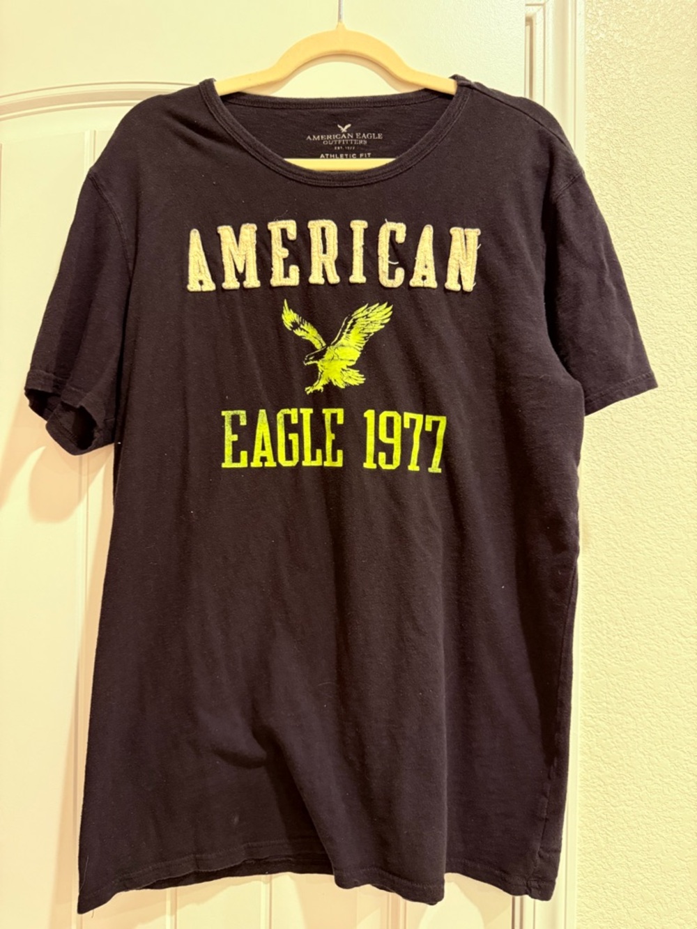 American Eagle Outfitters Men’s Black Tee with Yellow-Green Eagle Graphic LT